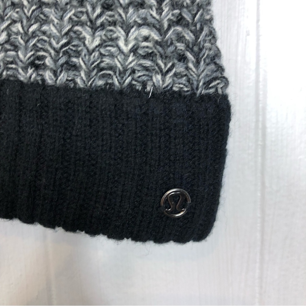 Lululemon Merino Wool Falling Freely Neckwarmer - Picture 4 of 10